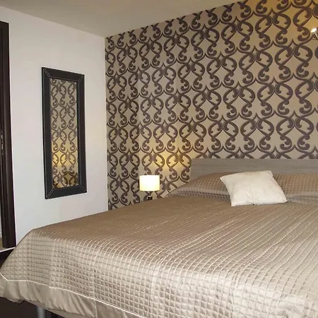 Bedrooms In Rom